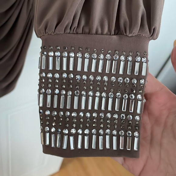 🦋 2/$40 One Shoulder Slit-Sleeve Nude Brown Dress - Picture 4 of 7